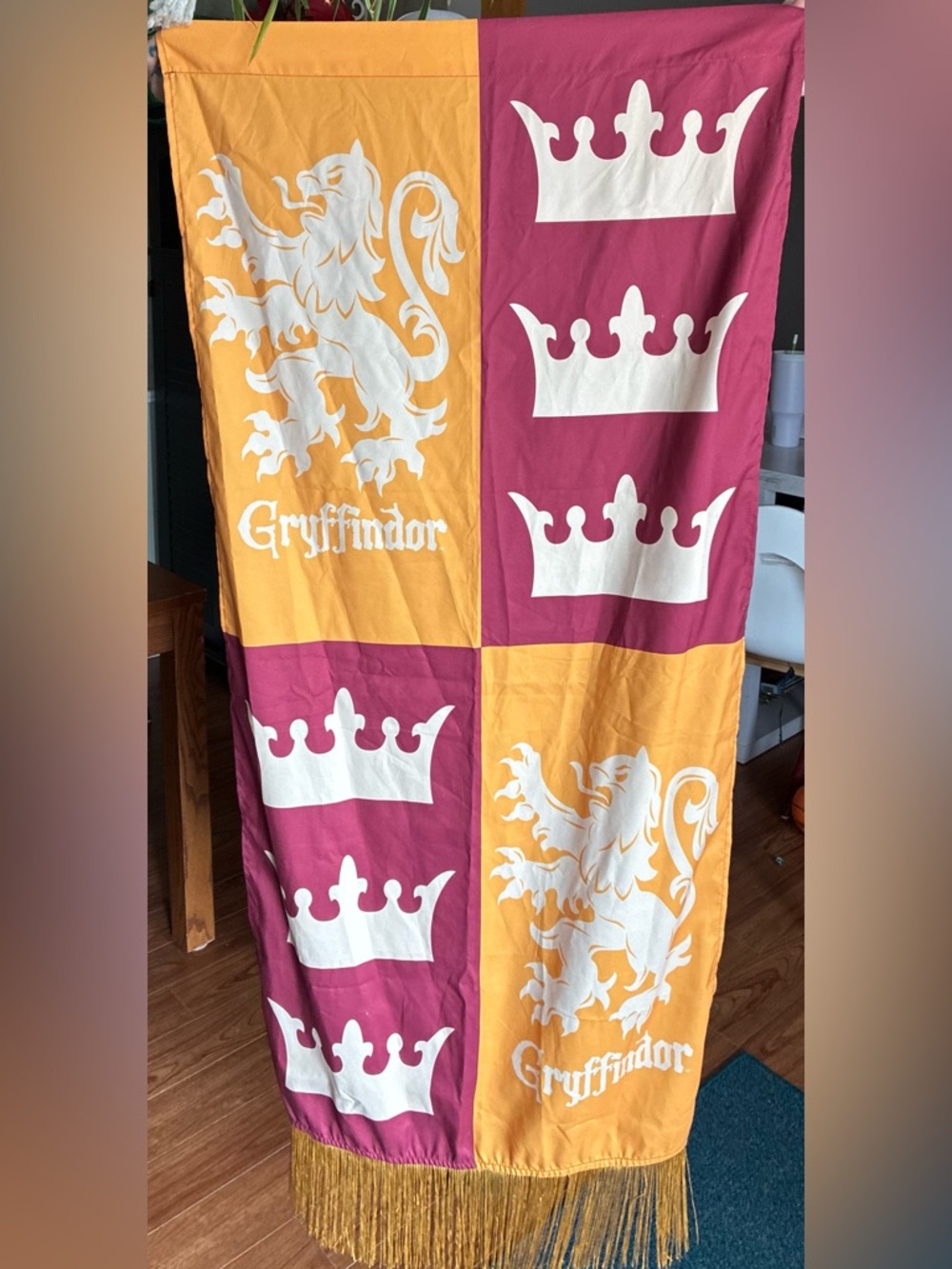 Hot Topic Gryffindor Banner - Harry Potter